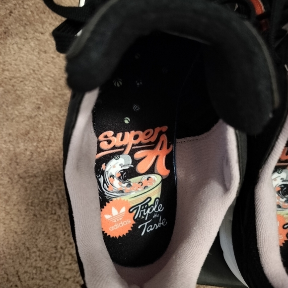 Adidas - Picture 6 of 9